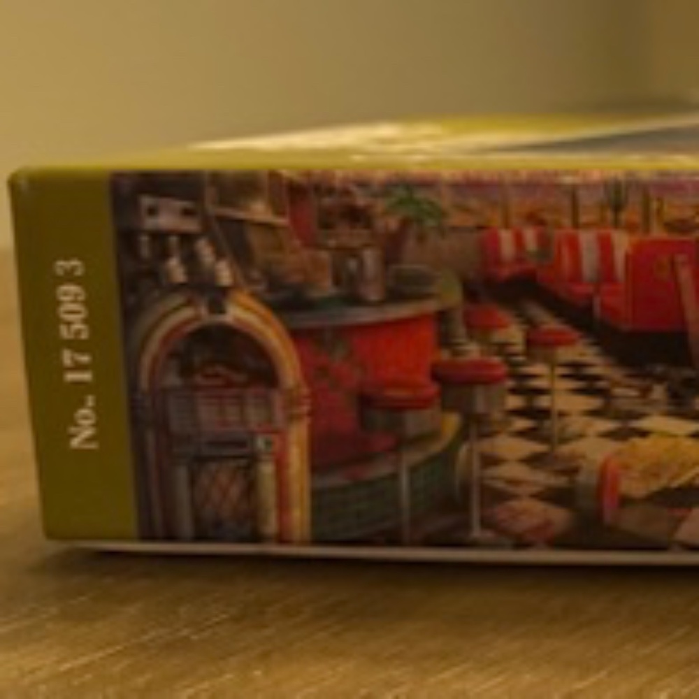 Ravensburger 1000 Piece Puzzle Abandoned Series Decaying Diner - Picture 2 of 3